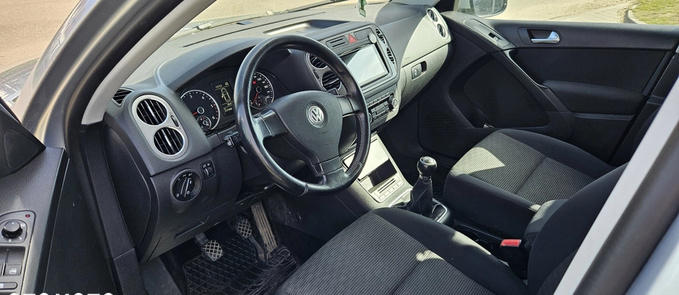 Volkswagen Tiguan cena 33500 przebieg: 240000, rok produkcji 2010 z Nidzica małe 79